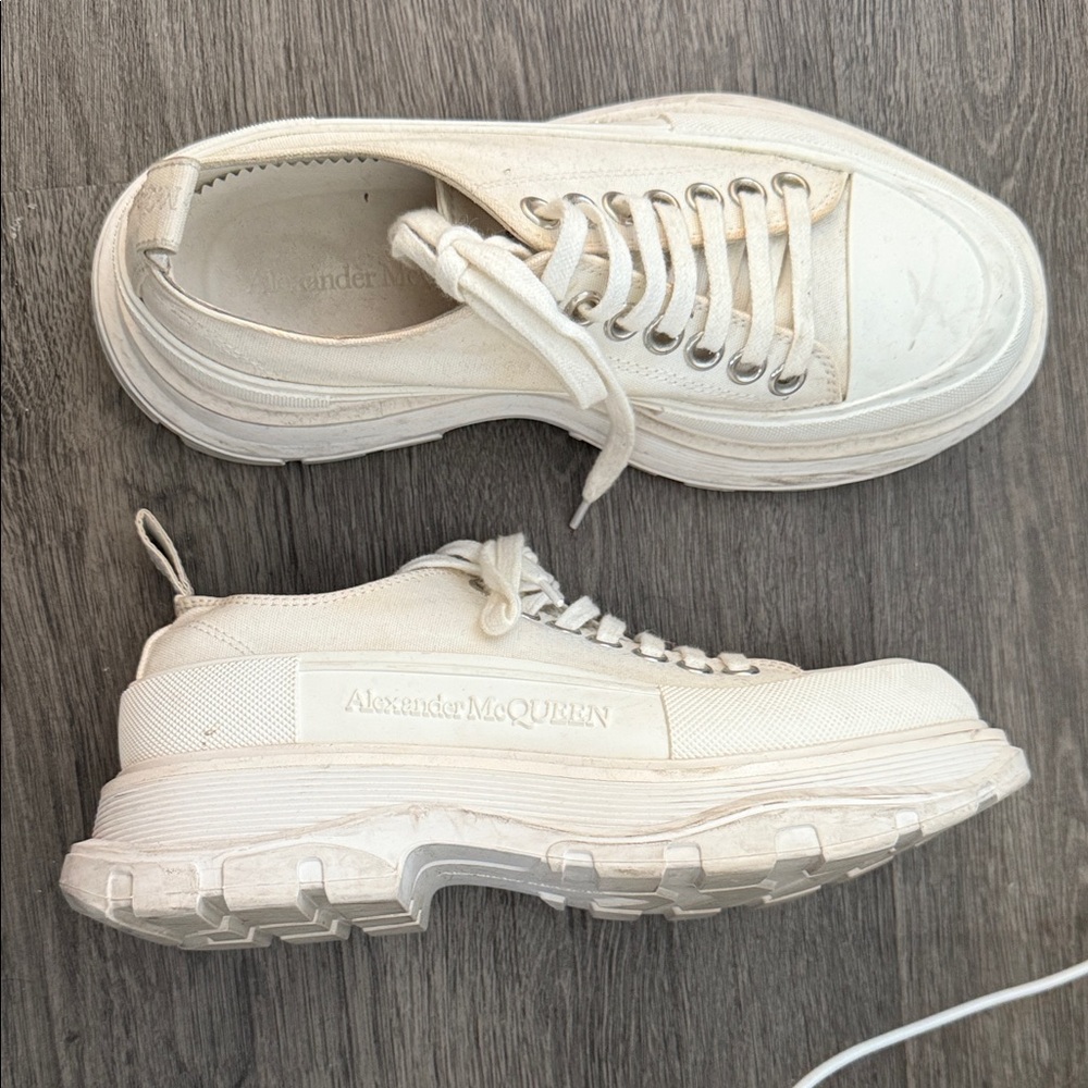 Alexander McQueen Cream Lace-Up Sneakers